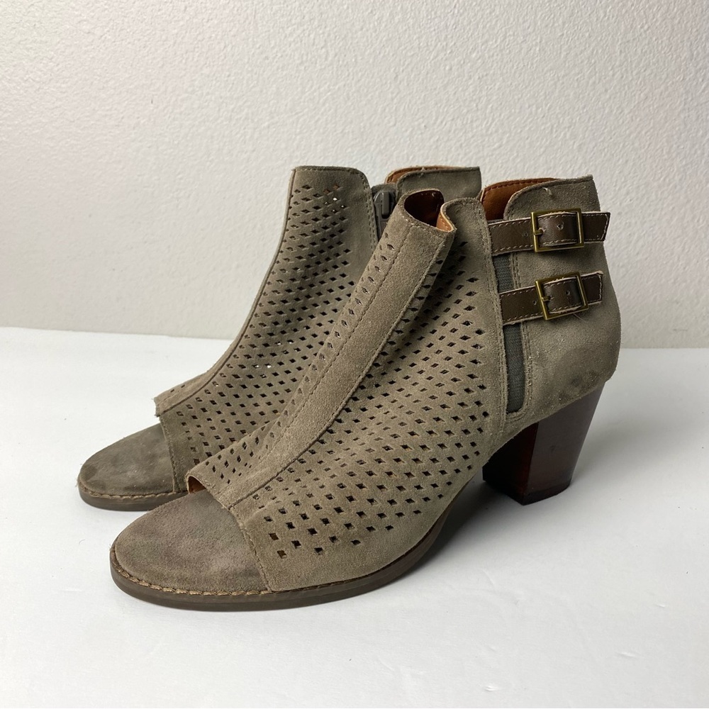 Vionic woman’s ankle booties 8